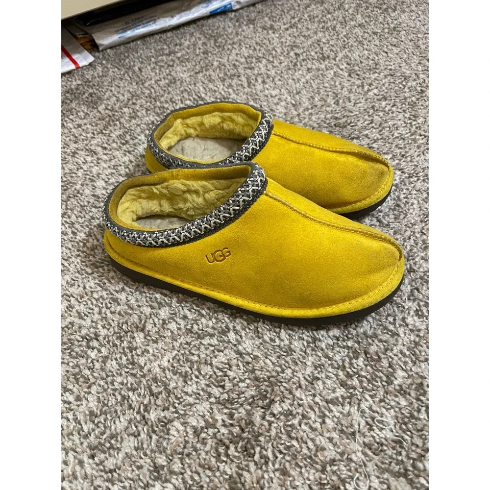 UGG Tasman Big Kid Size 4 - women's size 5.5 /6 - Gold preloved - Picture 3 of 6